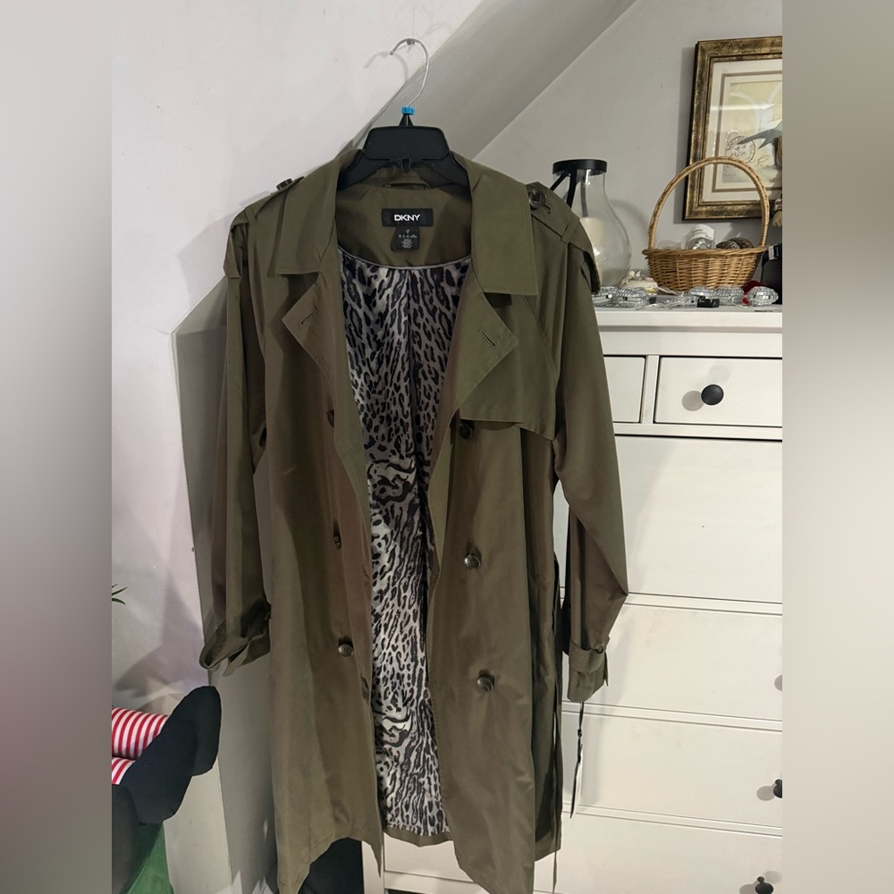 DKNY Green Double-Breasted Trench Coat with leopard lining NWT - Picture 2 of 7